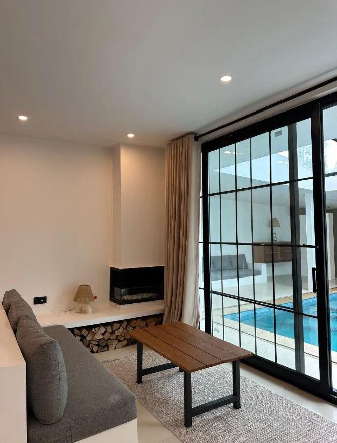 c129f58c-e639-4cf6-a829-fcddc6d41e98