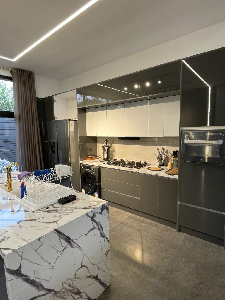 f85b7ee2-312b-4e96-887e-aa09fd773aef